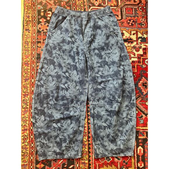 NWOT Gap Blue Floral Midrise Soft Horseshoe Barrel Leg Jeans Size Small Regular - Picture 1 of 6